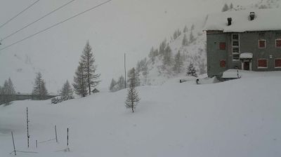immagine della webcam nei dintorni di Valbondione: webcam Rifugio Calvi Laghi Gemelli