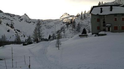 immagine della webcam nei dintorni di Ponte Nossa: webcam Rifugio Calvi Laghi Gemelli