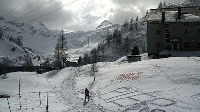 immagine della webcam nei dintorni di Spiazzi: webcam Rifugio Calvi Laghi Gemelli