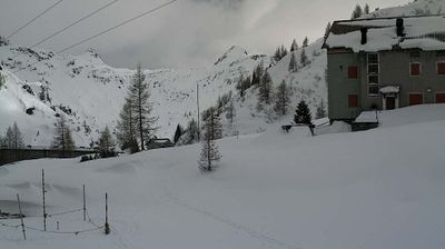 immagine della webcam nei dintorni di Foppolo: webcam Rifugio Calvi Laghi Gemelli
