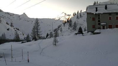 immagine della webcam nei dintorni di Sondrio: webcam Rifugio Calvi Laghi Gemelli