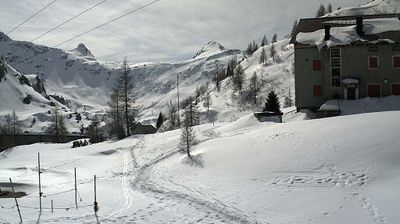 immagine della webcam nei dintorni di Lizzola: webcam Rifugio Calvi Laghi Gemelli