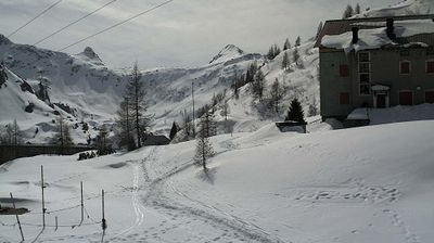 immagine della webcam nei dintorni di Vilminore di Scalve: webcam Rifugio Calvi Laghi Gemelli
