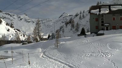 immagine della webcam nei dintorni di Cima Bianca: webcam Rifugio Calvi Laghi Gemelli