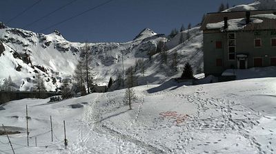 immagine della webcam nei dintorni di San Simone: webcam Rifugio Calvi Laghi Gemelli