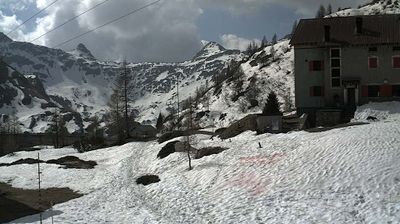 immagine della webcam nei dintorni di Chiesa in Valmalenco: webcam Rifugio Calvi Laghi Gemelli