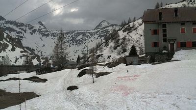 immagine della webcam nei dintorni di Roncobello: webcam Rifugio Calvi Laghi Gemelli