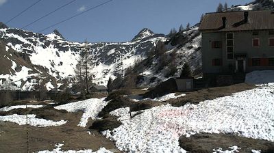 immagine della webcam nei dintorni di Spiazzi: webcam Rifugio Calvi Laghi Gemelli