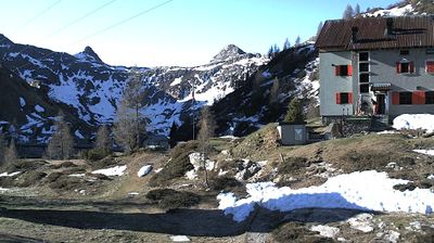 immagine della webcam nei dintorni di Foppolo: webcam Rifugio Calvi Laghi Gemelli