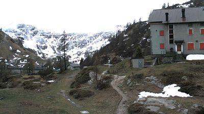immagine della webcam nei dintorni di Vilminore di Scalve: webcam Rifugio Calvi Laghi Gemelli