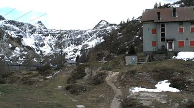 immagine della webcam nei dintorni di Lizzola: webcam Rifugio Calvi Laghi Gemelli