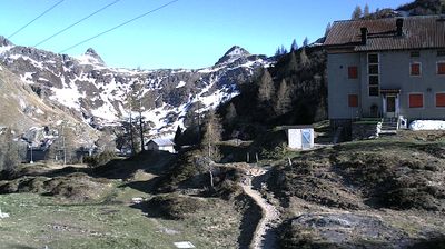 immagine della webcam nei dintorni di Vilminore di Scalve: webcam Rifugio Calvi Laghi Gemelli