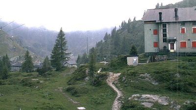immagine della webcam nei dintorni di Sondrio: webcam Rifugio Calvi Laghi Gemelli