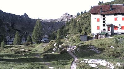 immagine della webcam nei dintorni di Chiesa in Valmalenco: webcam Rifugio Calvi Laghi Gemelli