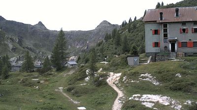 immagine della webcam nei dintorni di Foppolo: webcam Rifugio Calvi Laghi Gemelli