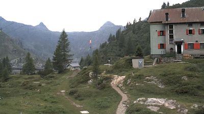 immagine della webcam nei dintorni di San Simone Baita del Camoscio: webcam Rifugio Calvi Laghi Gemelli