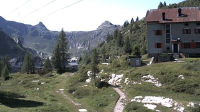 immagine della webcam nei dintorni di Spiazzi di Gromo: webcam Rifugio Calvi Laghi Gemelli