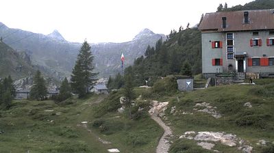 immagine della webcam nei dintorni di Montagna in Valtellina: webcam Rifugio Calvi Laghi Gemelli