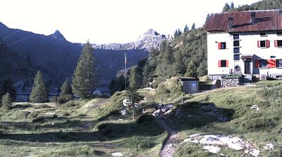 immagine della webcam nei dintorni di Montagna in Valtellina: webcam Rifugio Calvi Laghi Gemelli