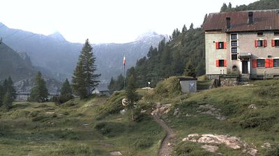 immagine della webcam nei dintorni di Vilminore di Scalve: webcam Rifugio Calvi Laghi Gemelli