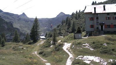 immagine della webcam nei dintorni di Oltre il Colle: webcam Rifugio Calvi Laghi Gemelli