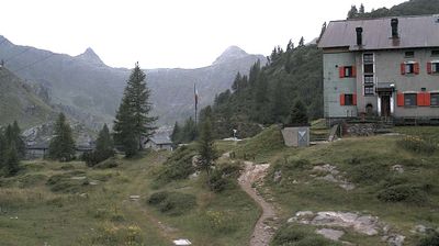 immagine della webcam nei dintorni di Oltre il Colle: webcam Rifugio Calvi Laghi Gemelli