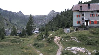 immagine della webcam nei dintorni di Montagna in Valtellina: webcam Rifugio Calvi Laghi Gemelli