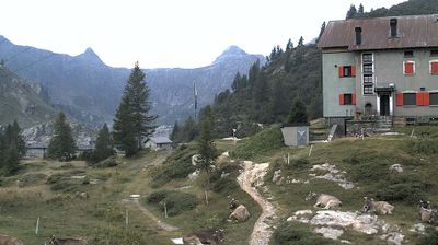 immagine della webcam nei dintorni di Spiazzi: webcam Rifugio Calvi Laghi Gemelli
