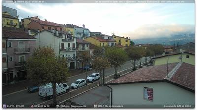 immagine della webcam nei dintorni di Savignano Irpino: webcam San Bartolomeo in Galdo