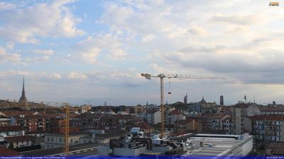immagine della webcam nei dintorni di Cerreto d'Asti: webcam Torino Bric della Croce