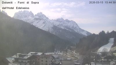 immagine della webcam nei dintorni di San Pietro di Cadore: webcam Forni di Sopra