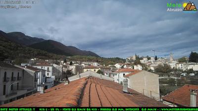 immagine della webcam nei dintorni di Carpineto della Nora: webcam Gagliano Aterno