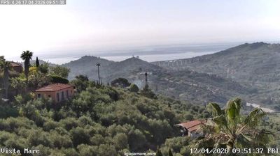 immagine della webcam nei dintorni di Castel Vittorio: webcam Dolcedo