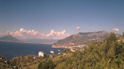 immagine della webcam nei dintorni di Massa Lubrense: webcam Sant'Agata sui Due Golfi