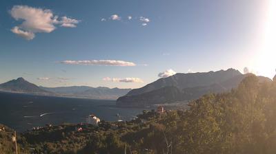 immagine della webcam nei dintorni di Portici: webcam Sant'Agata sui Due Golfi