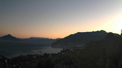 immagine della webcam nei dintorni di Capri: webcam Sant'Agata sui Due Golfi