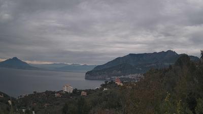 immagine della webcam nei dintorni di Anacapri: webcam Sant'Agata sui Due Golfi