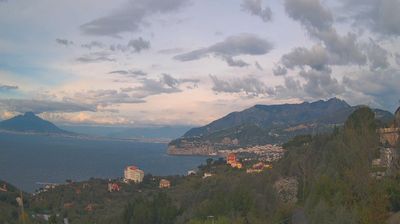 immagine della webcam nei dintorni di Furore: webcam Sant'Agata sui Due Golfi