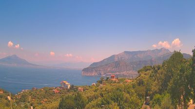 immagine della webcam nei dintorni di Napoli: webcam Massa Lubrense