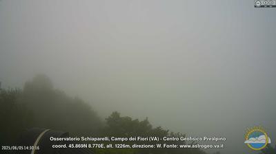immagine della webcam nei dintorni di Cuasso al Monte: webcam Castello Cabiaglio