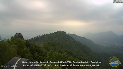 immagine della webcam nei dintorni di Maccagno con Pino e Veddasca: webcam Castello Cabiaglio