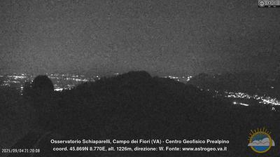 immagine della webcam nei dintorni di Brezzo di Bedero: webcam Castello Cabiaglio