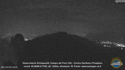 immagine della webcam nei dintorni di Brezzo di Bedero: webcam Castello Cabiaglio