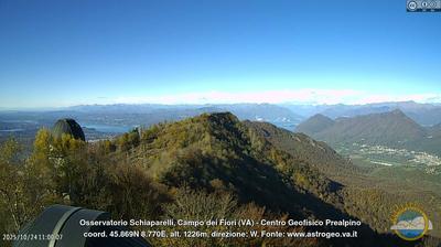 immagine della webcam nei dintorni di Cuasso al Monte: webcam Castello Cabiaglio