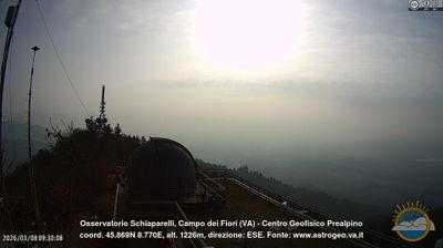 immagine della webcam nei dintorni di Binago: webcam Castello Cabiaglio