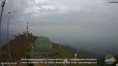 immagine della webcam nei dintorni di Cuasso al Monte: webcam Castello Cabiaglio