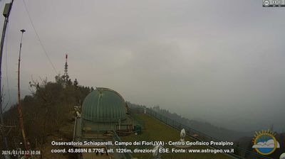 immagine della webcam nei dintorni di Brezzo di Bedero: webcam Castello Cabiaglio