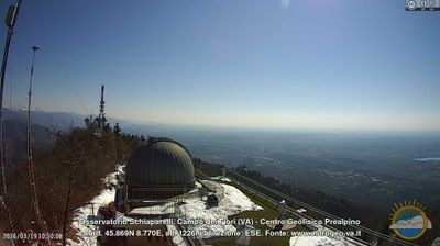 immagine della webcam nei dintorni di Monvalle: webcam Castello Cabiaglio