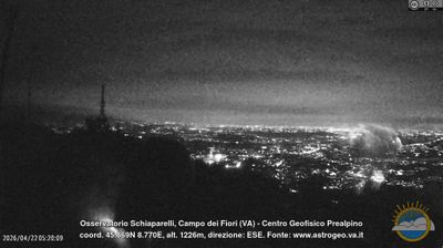 immagine della webcam nei dintorni di Brezzo di Bedero: webcam Castello Cabiaglio