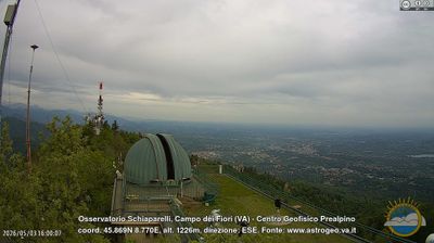 immagine della webcam nei dintorni di Brezzo di Bedero: webcam Castello Cabiaglio